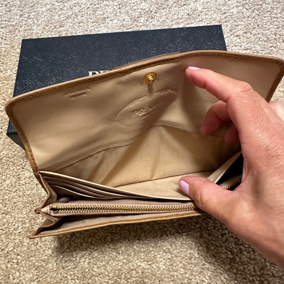 Prada City Calf wallet! Authentic! New in box! - Picture 11 of 13